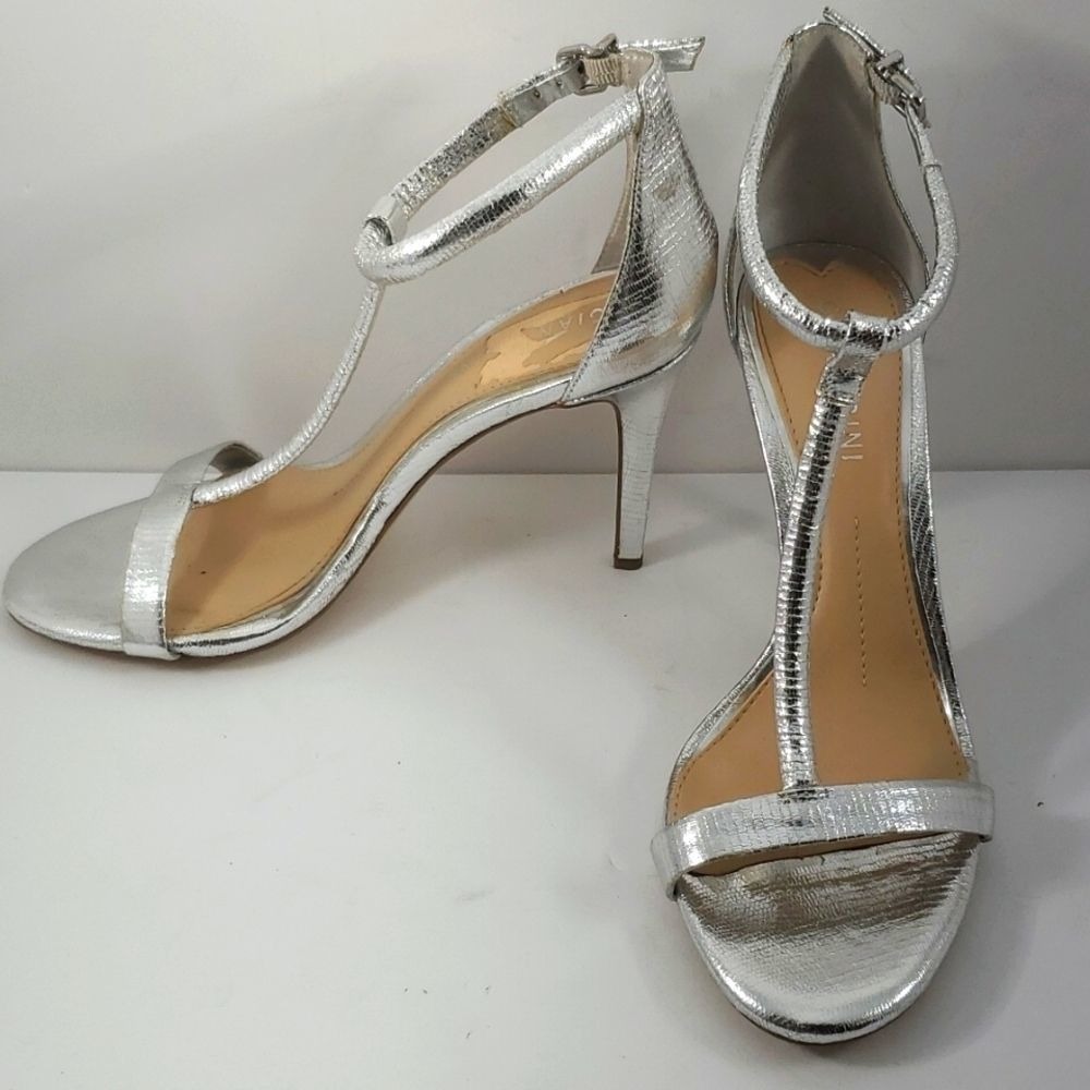 Gianni‎ Bini Womens Silver Metallic T-Strap Stiletto Dress Sandals Size 7M